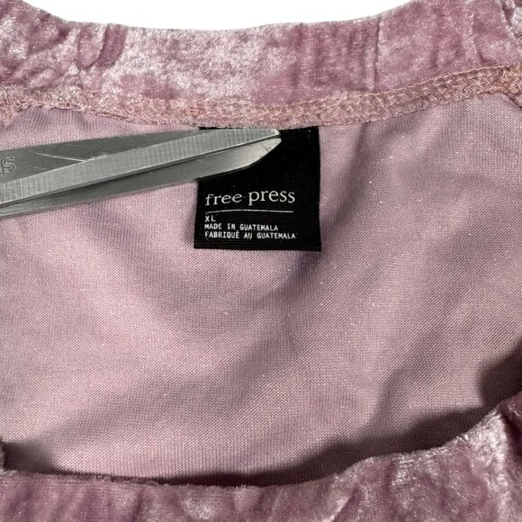 NWT Velvet Pajama Set Sz.XL Pink Top Shorts Lounge Sleepwear Ruffle Feminine - Picture 3 of 12